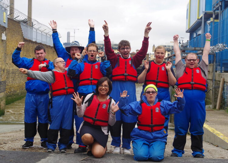 The Leeds donates £1k to water sports charity