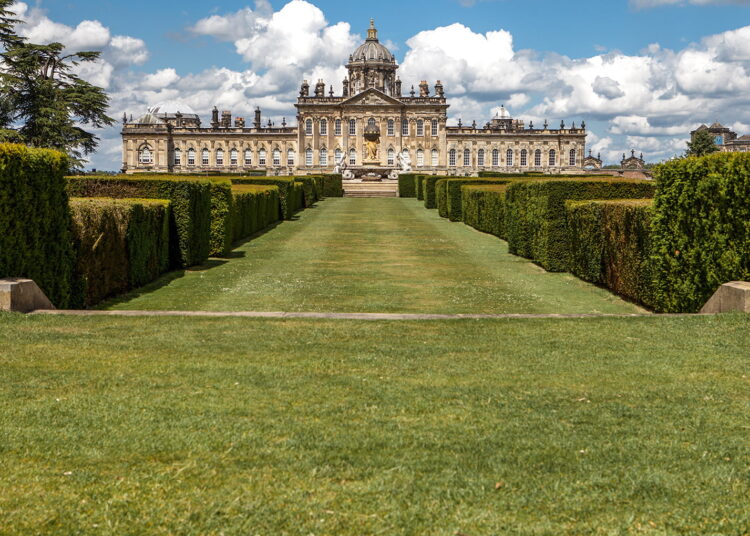 Premium prices for stately home proximity