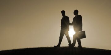 Amicus poaches pair from Fincorp
