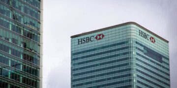 HSBC to keep HQ in UK