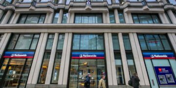 Nationwide unveils fixed rate cuts