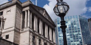 BoE ups growth forecast but predicts inflation overshoot