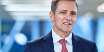 Aviva CEO steps down